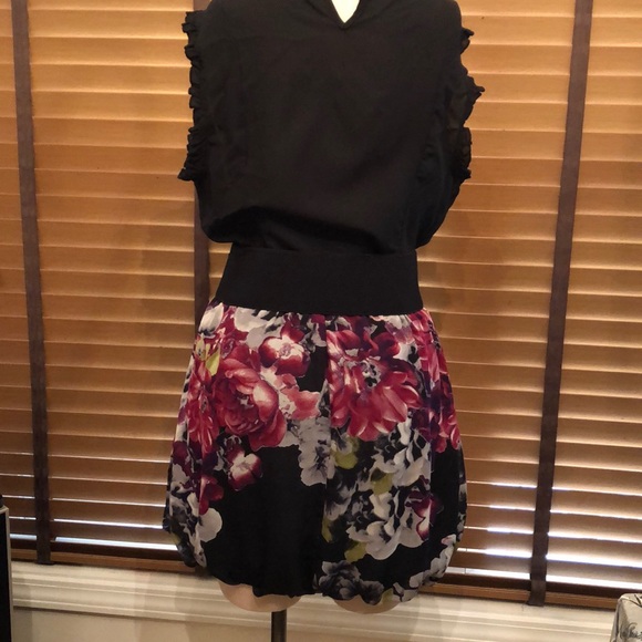 Maurices Colored Floral Skirt with Bubble Bottom. - Picture 4 of 8